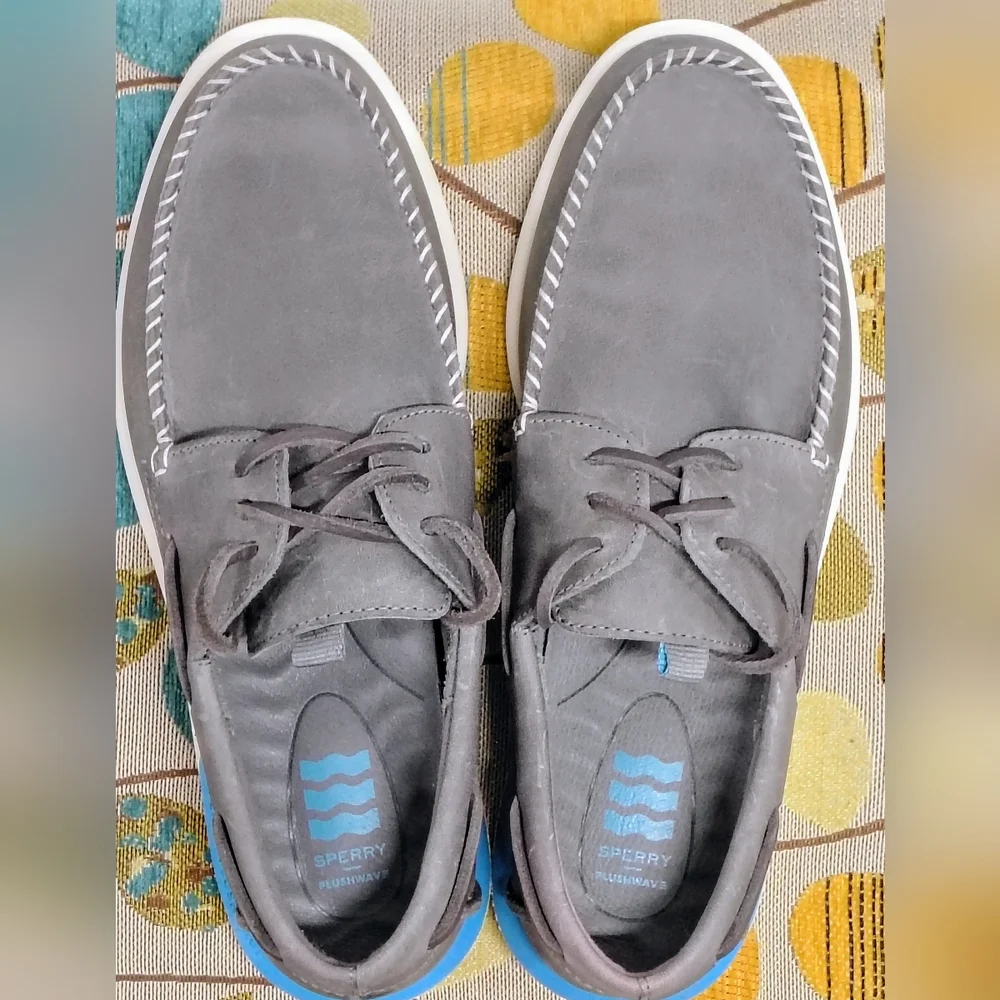 SPERRY MEN'S Sz 8.5 TOP-SIDERS PLUSHWAVE PREMIUM LEATHER, NON-MARKING HANDSEWN